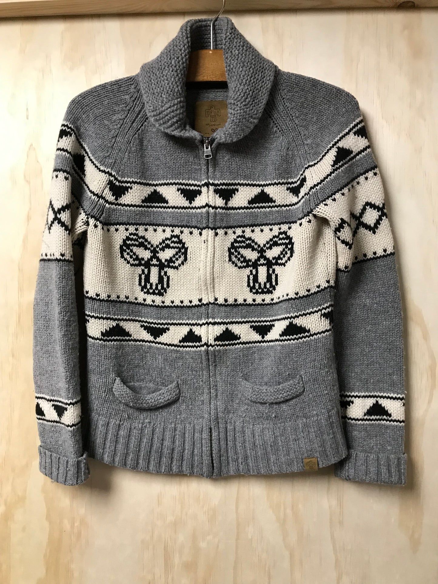 TNA knit sweater L