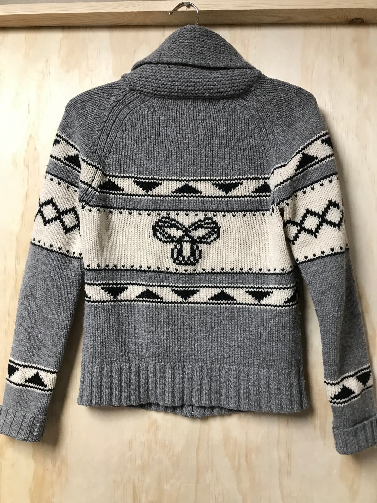 TNA knit sweater L