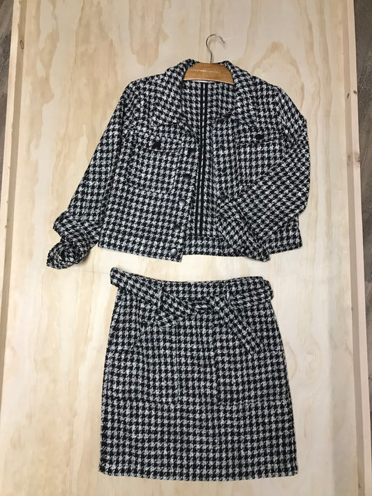 Esqualo skirt and jacket set US 6