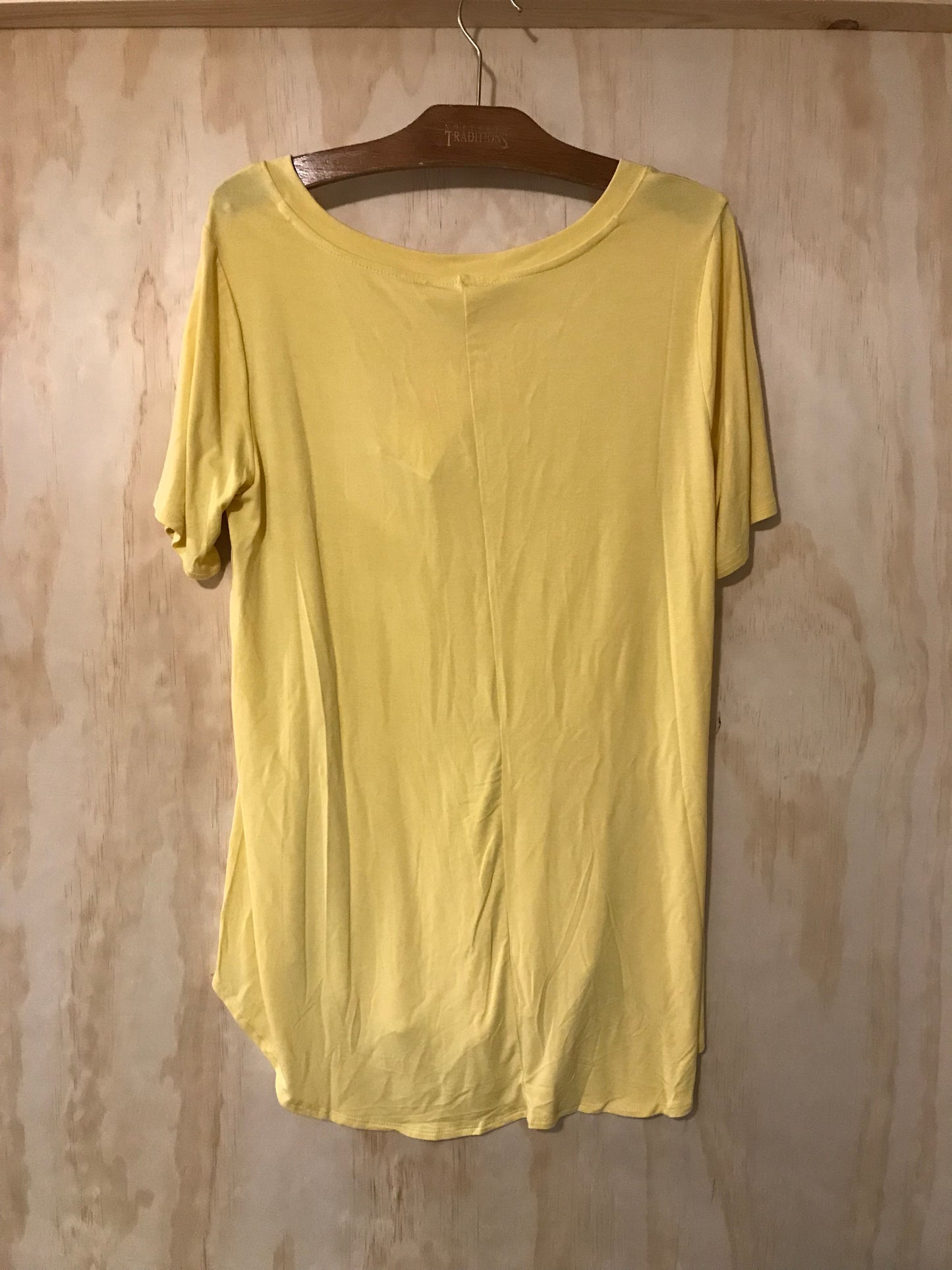 Zenana basic tshirt L