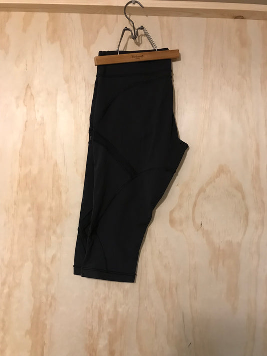 Lululemon  knee length shorts L