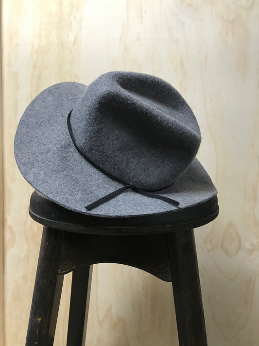 Garage grey hat