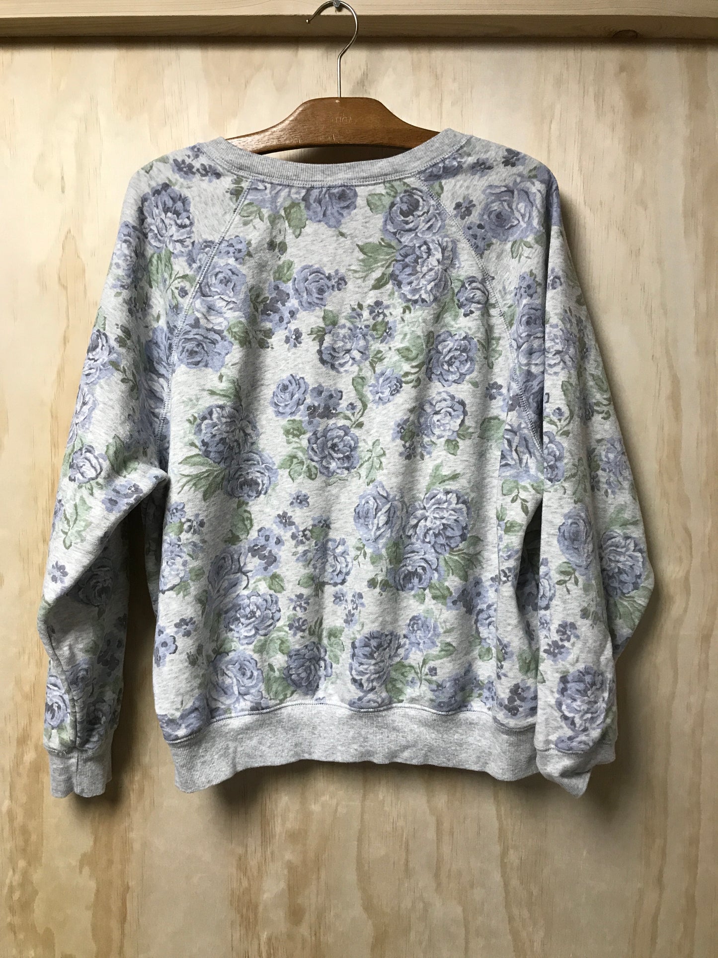 Old navy floral crew neck  XL